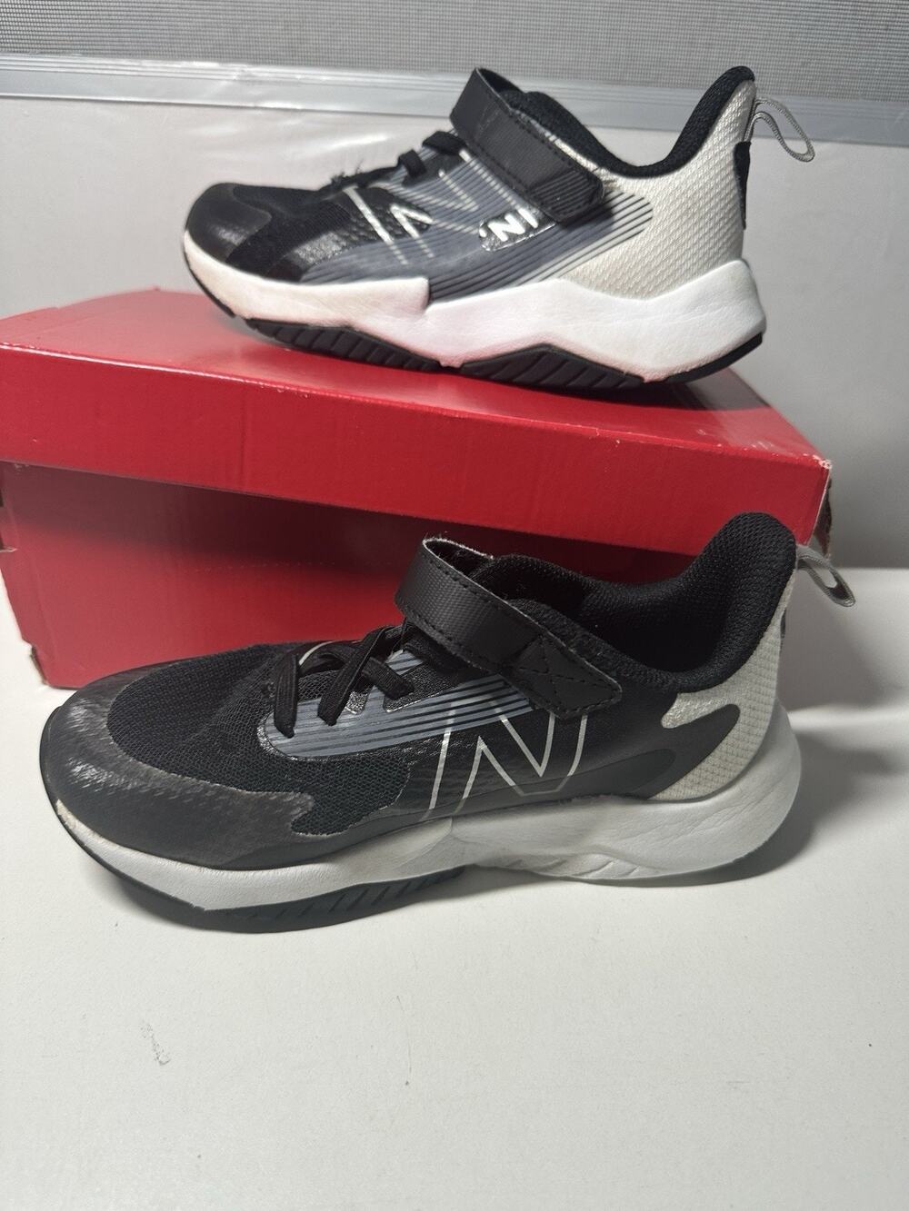 New Balance Kid Rave Run V2 Hook and Loop Running Shoe Sz 1.5 X-Wide